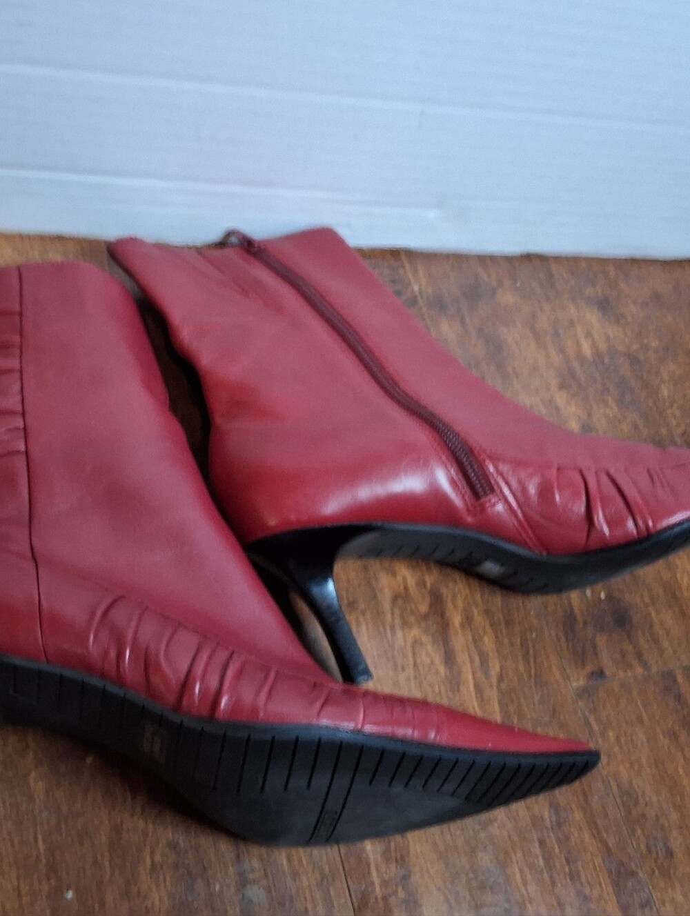 Bronx Chelsea Red Leather Pointed Toe Ankle Boots Ruched Kitten Heel 39/8 - Picture 9 of 16